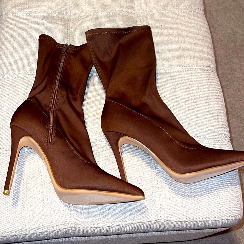 Miss Lola Toxic Touch - Stretchy material Brown Boot